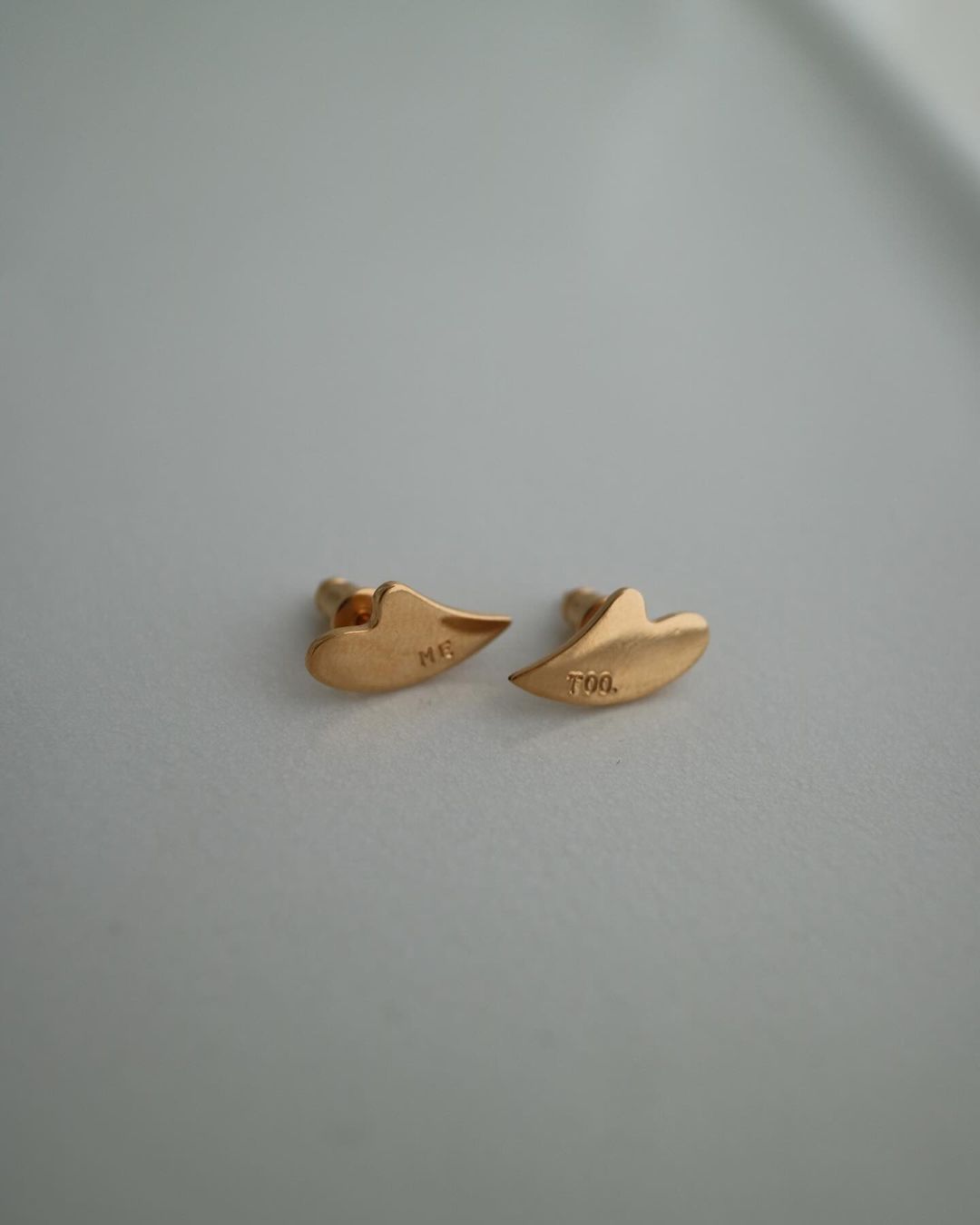 「LOVES」Heart Earrings